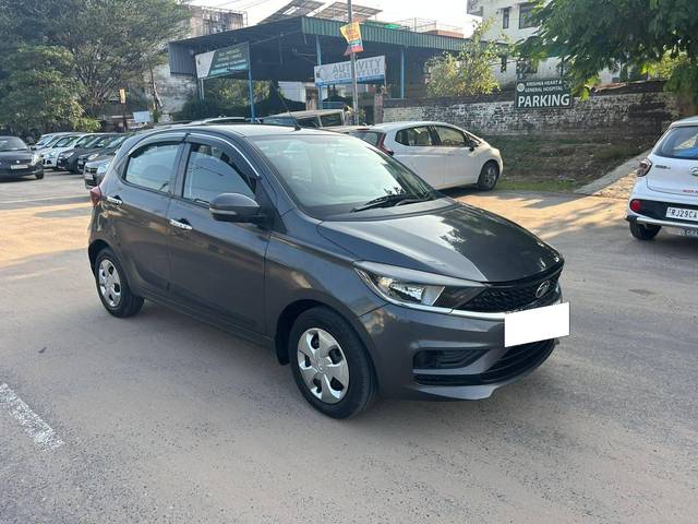 https://images10.gaadi.com/usedcar_image/4142996/original/processed_bdd8fe62f0962ea936b39081f4782432.jpg?imwidth=6400