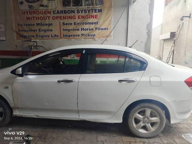 https://images10.gaadi.com/usedcar_image/4143014/original/processed_a2bd9067-ace8-4e58-939d-10d24a62b958.jpg?imwidth=6400