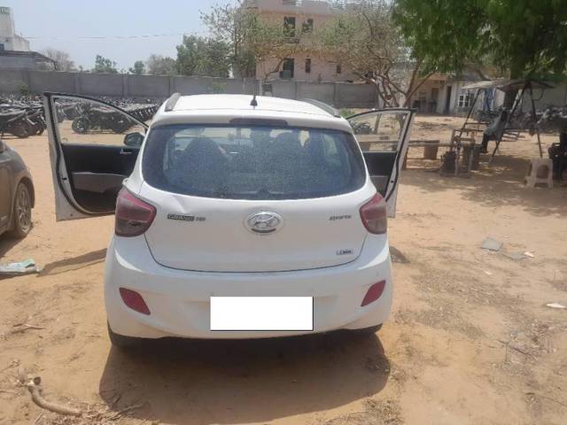 https://images10.gaadi.com/usedcar_image/4143093/original/processed_2bb14a6f-5aab-4019-861c-f37d6cc7fc9c.jpg?imwidth=6401