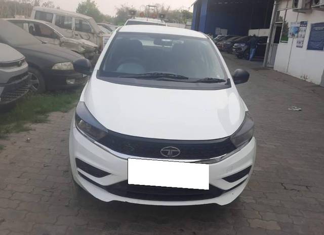 https://images10.gaadi.com/usedcar_image/4143107/original/processed_497933e0-2096-4928-ab74-ae4f62169e1d.jpg?imwidth=6400