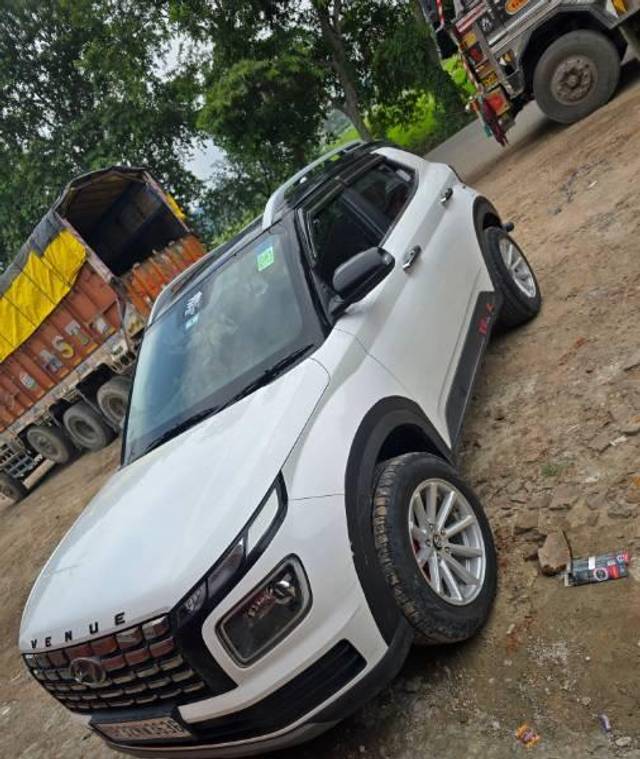 https://images10.gaadi.com/usedcar_image/4143475/original/processed_7c8675e2-d3a3-4034-88e1-f818e9981464.jpg?imwidth=6400