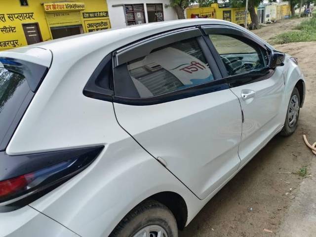 https://images10.gaadi.com/usedcar_image/4143481/original/processed_caab37b3-44fc-48c4-9183-0e41aa695e88.jpg?imwidth=6402