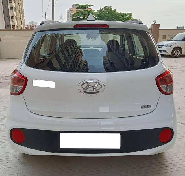 https://images10.gaadi.com/usedcar_image/4143536/original/processed_77df811a7cd64b046222e40ce3cc2f26.jpg?imwidth=6402