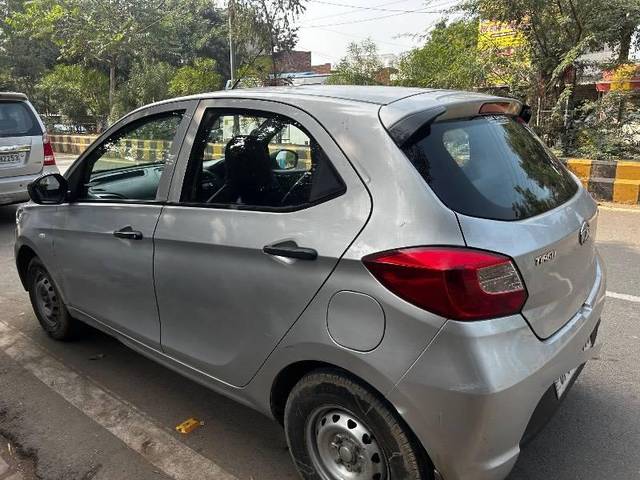 https://images10.gaadi.com/usedcar_image/4143702/original/processed_8ad97a1a-5287-4054-aa51-9369d681666e.jpg?imwidth=6400