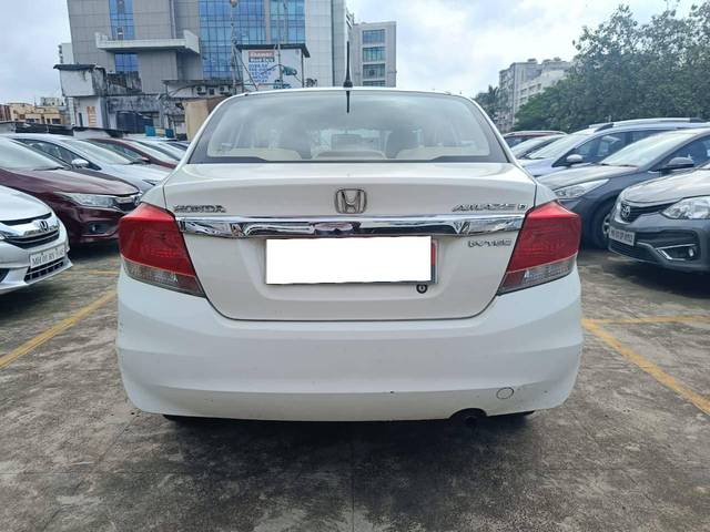 https://images10.gaadi.com/usedcar_image/4143760/original/processed_223520d6e40da2e49b4b86a6e4743c28.jpg?imwidth=6402