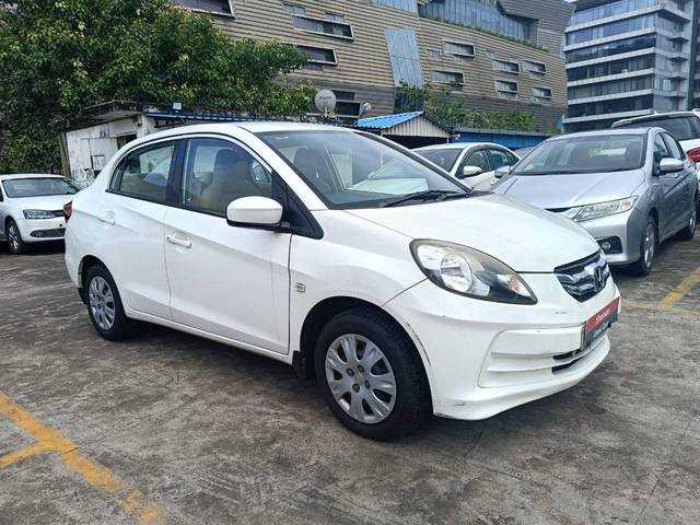 https://images10.gaadi.com/usedcar_image/4143760/original/processed_cc9372d717921ea1f3cb8b7fba028f93.jpg?imwidth=6400