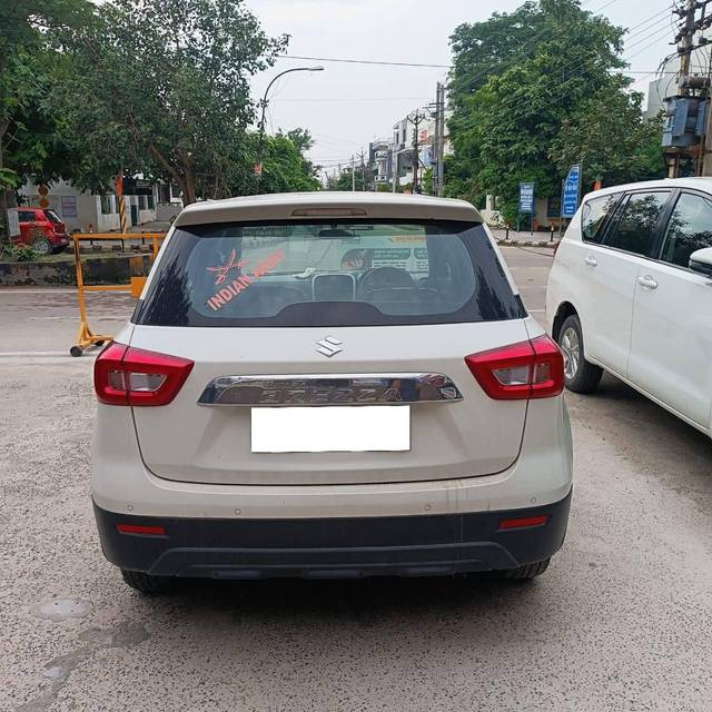 https://images10.gaadi.com/usedcar_image/4143899/original/processed_4ba5a6225eb770dcdb694d759e4f5526.jpg?imwidth=6401