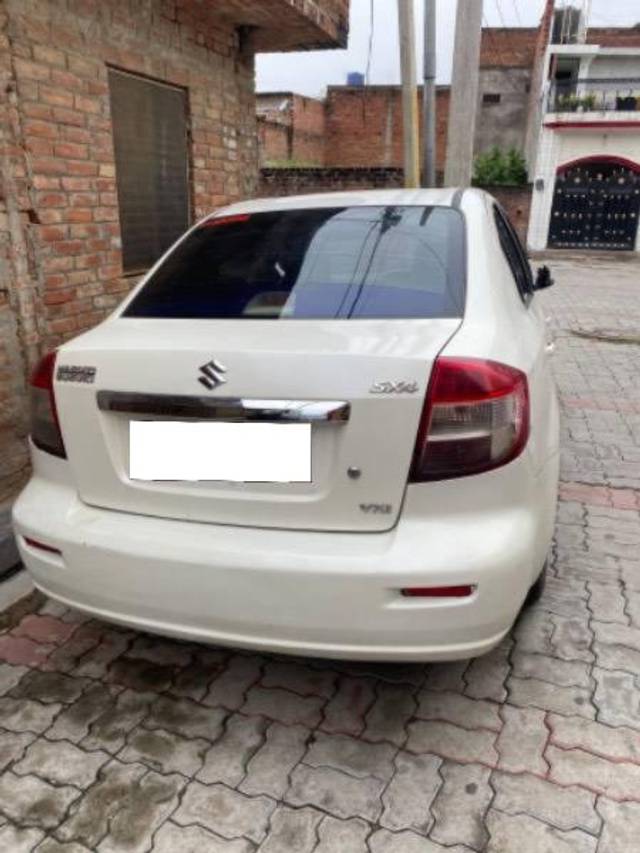 https://images10.gaadi.com/usedcar_image/4143948/original/processed_eacee0e8-17dd-4bc3-a625-6809a35da042.jpg?imwidth=6402