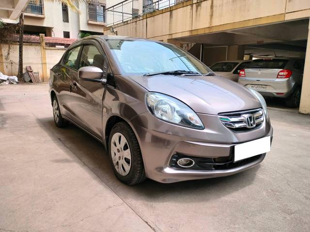 https://images10.gaadi.com/usedcar_image/4143963/original/processed_69ff5fc76b7b441a96e4a6d57725c8ed.jpg?imwidth=6400