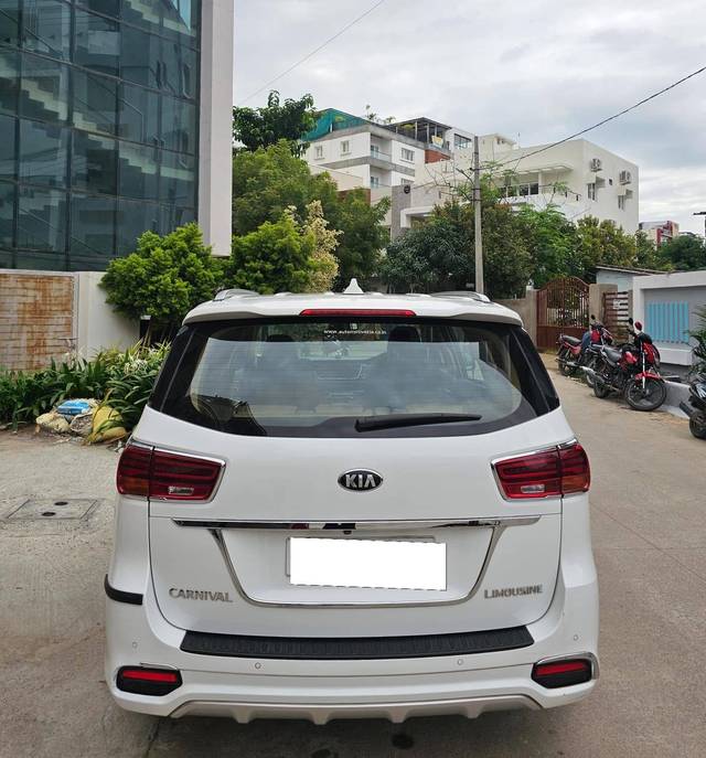 https://images10.gaadi.com/usedcar_image/4144077/original/processed_1e17b5c1c961b580bbf801ef87904b84.jpeg?imwidth=6402