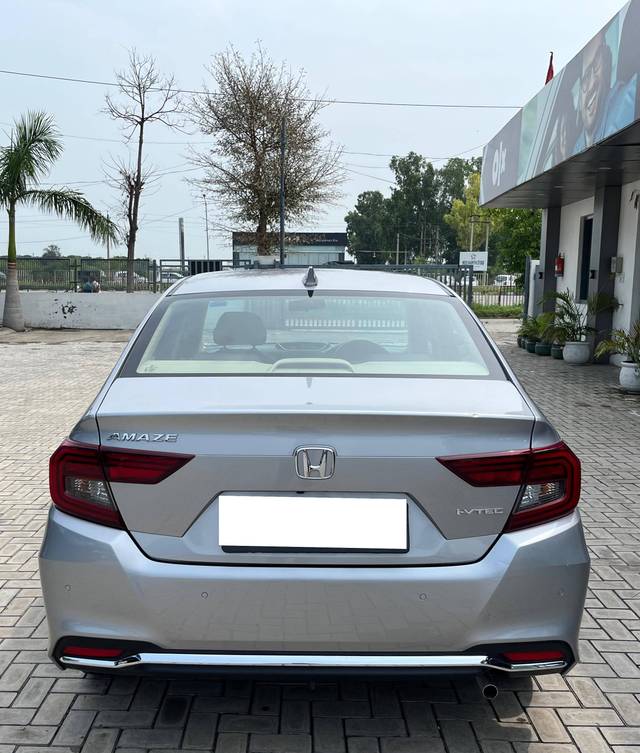 https://images10.gaadi.com/usedcar_image/4144130/original/processed_75842ed3312cb4d637986f38bf95e76a.jpg?imwidth=6401