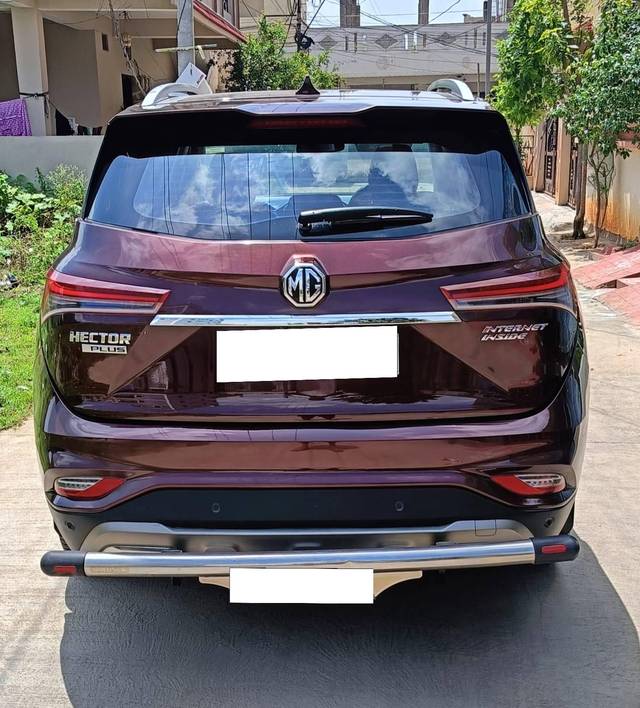 https://images10.gaadi.com/usedcar_image/4144183/original/processed_28b0dbf622c9a0a5d63ee8bb99dece4a.jpg?imwidth=6401