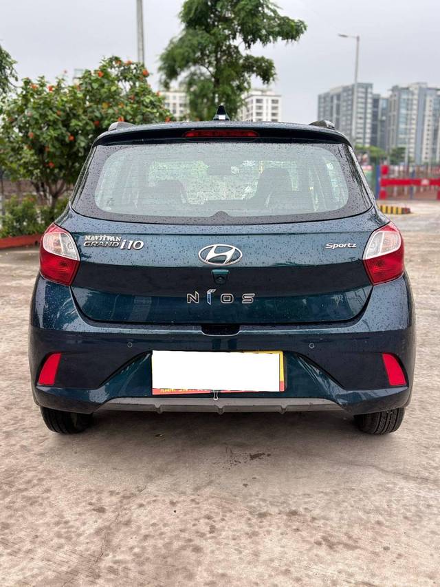 https://images10.gaadi.com/usedcar_image/4144282/original/processed_37eb530f1c64bd80d6c7f906485a1ace.jpg?imwidth=6402