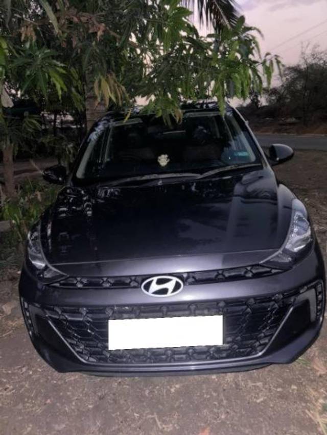 https://images10.gaadi.com/usedcar_image/4144450/original/processed_49102bc5-990b-4696-a0da-3319d22b7549.jpg?imwidth=6401