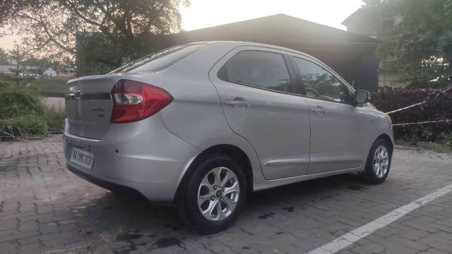 https://images10.gaadi.com/usedcar_image/4144475/original/processed_c7484b48-bb58-4b76-9144-9471c695a07b.jpg?imwidth=6402