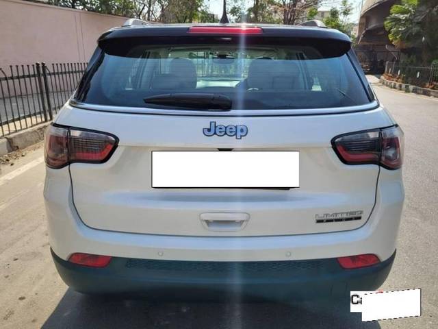 https://images10.gaadi.com/usedcar_image/4144546/original/processed_d0c938e15179fa94a37f5ed4e6a49862.jpg?imwidth=6402