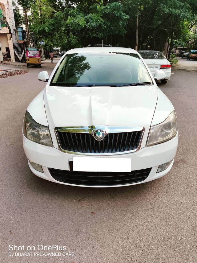 https://images10.gaadi.com/usedcar_image/4144591/original/processed_09603857967938d136aaf8da96de11a1.jpg?imwidth=6402