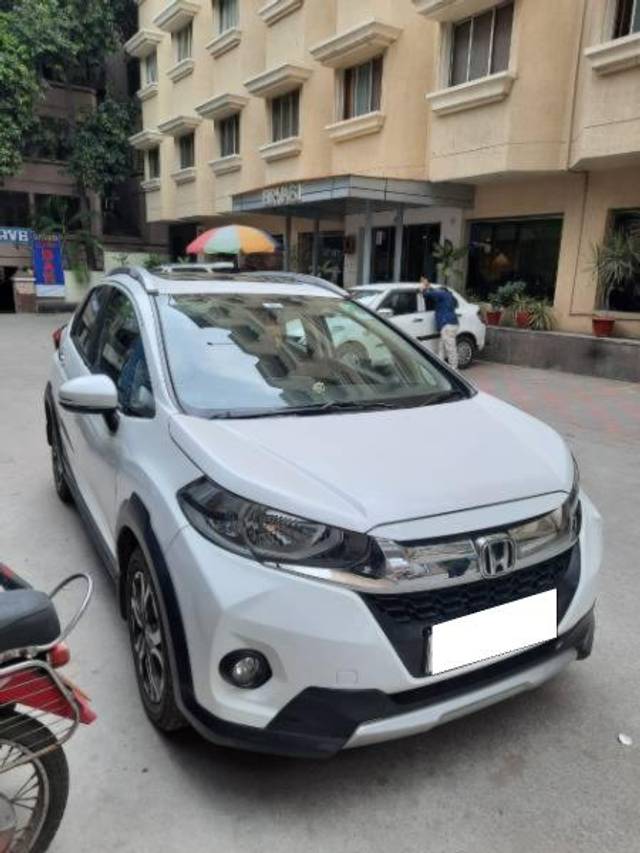 https://images10.gaadi.com/usedcar_image/4144599/original/processed_31c0af6d-8ec8-4bef-8311-c405d7285466.jpg?imwidth=6400