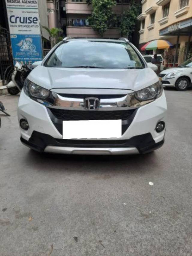 https://images10.gaadi.com/usedcar_image/4144599/original/processed_7debda43-ca40-49dc-a5dd-7e0f5aacaedf.jpg?imwidth=6402