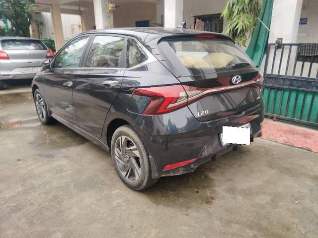 https://images10.gaadi.com/usedcar_image/4144611/original/processed_df0199a7-ed8d-40ff-95b2-2bad45bc589d.jpg?imwidth=6402