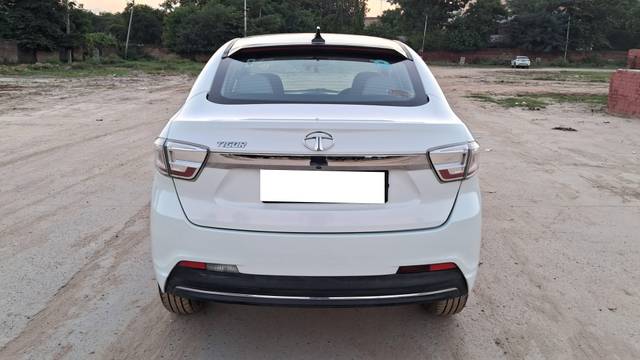 https://images10.gaadi.com/usedcar_image/4144633/original/processed_84e387eeb4a9487db10b06593e04f017.jpg?imwidth=6402