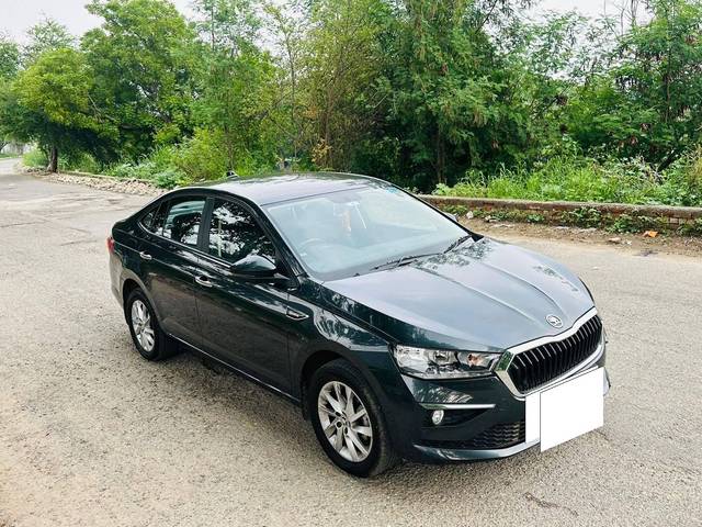 https://images10.gaadi.com/usedcar_image/4144668/original/processed_5be97455494f75996403d863cec84a09.jpg?imwidth=6400