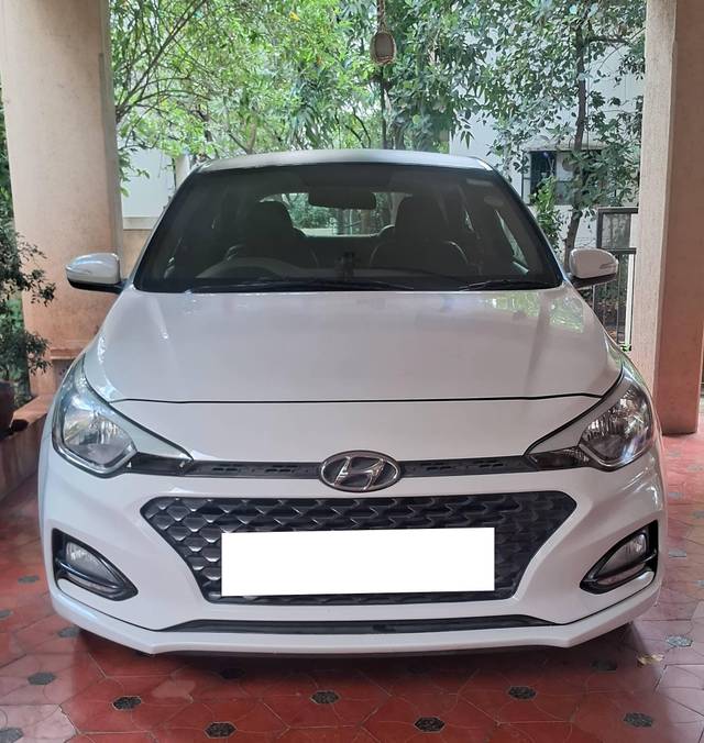 https://images10.gaadi.com/usedcar_image/4144877/original/processed_a1be51f9794c0254d23ddaf3a3e4d2a5.jpg?imwidth=6400