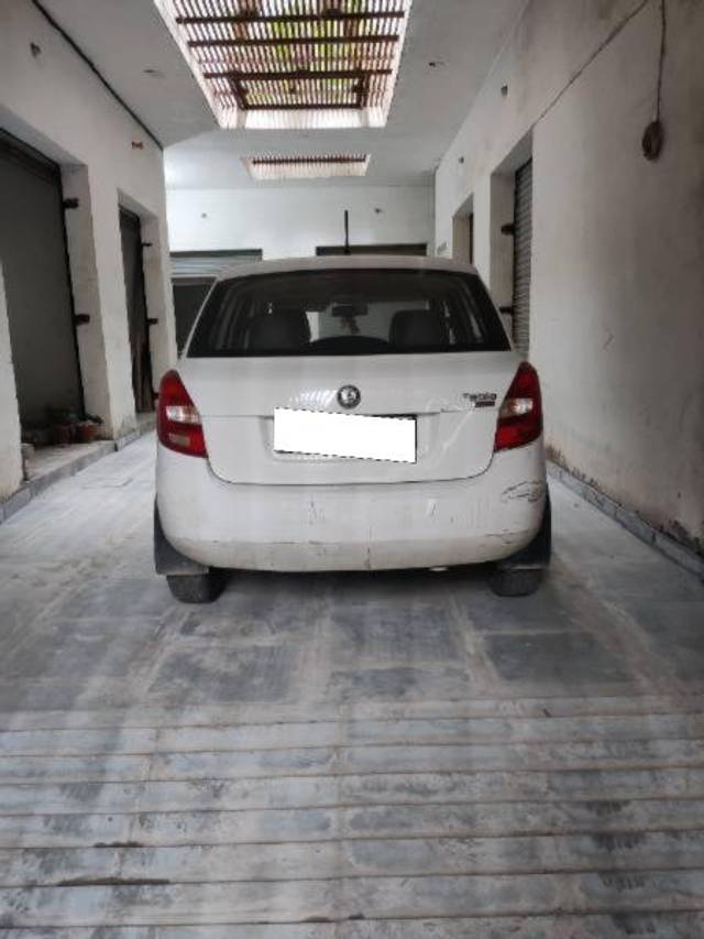 https://images10.gaadi.com/usedcar_image/4144892/original/processed_90bdd540-ecad-4c75-8da4-83e374abd574.jpg?imwidth=6401