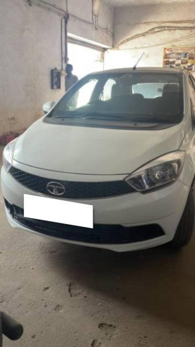 https://images10.gaadi.com/usedcar_image/4144941/original/processed_3bcc1281-954f-4315-a939-417bc4f18a50.jpg?imwidth=6400