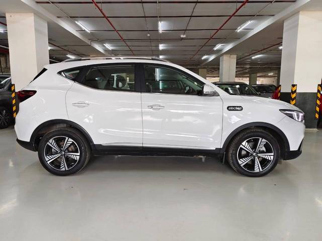 https://images10.gaadi.com/usedcar_image/4145175/original/processed_d156d7d87f0d81718a46477afdde2150.jpg?imwidth=6401