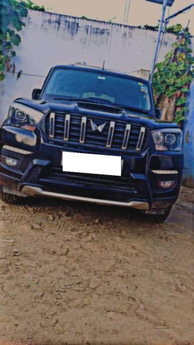 https://images10.gaadi.com/usedcar_image/4145210/original/processed_282c0ccb-9a33-40e4-b0d7-97aa5026265a.jpg?imwidth=6401