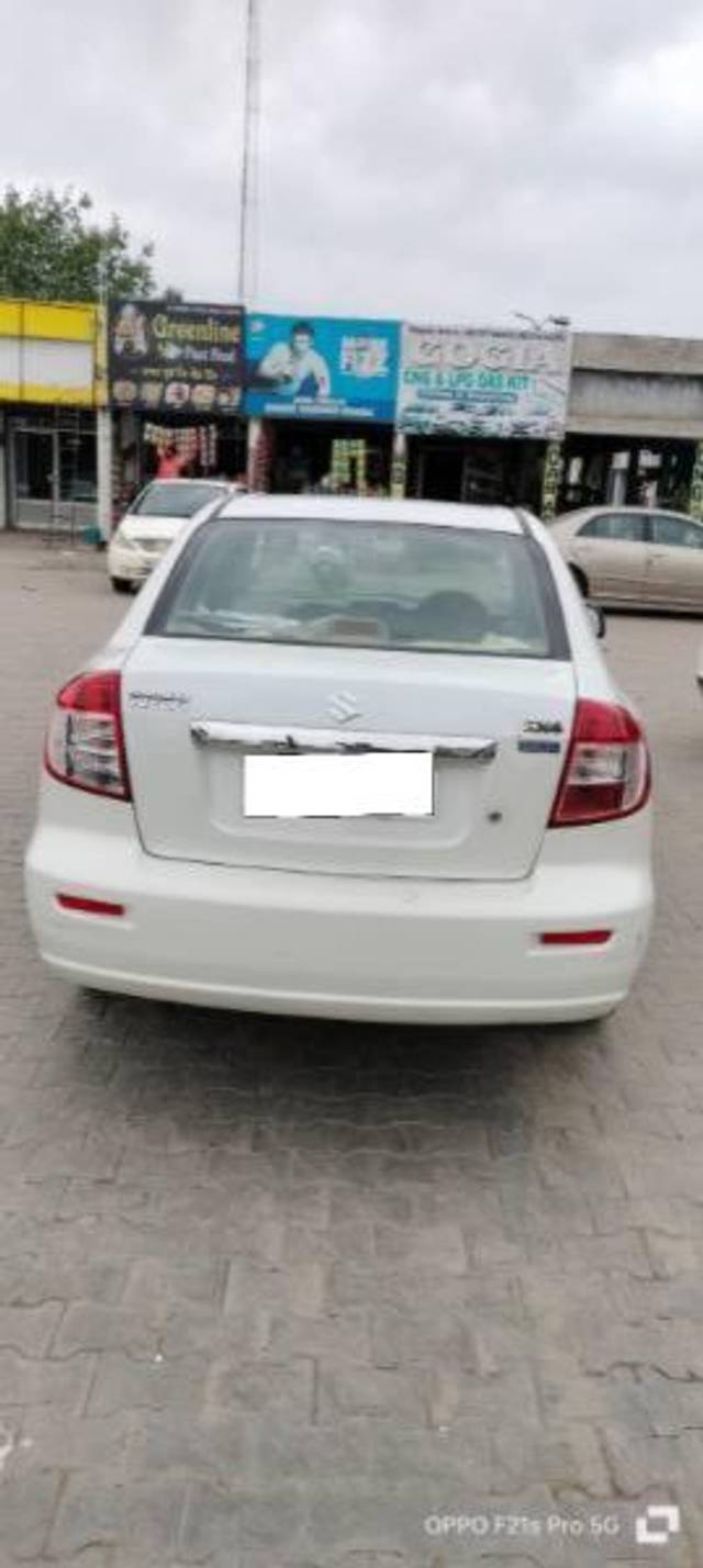 https://images10.gaadi.com/usedcar_image/4145297/original/processed_142586fe-47d2-45a5-a390-6eb82accb618.jpg?imwidth=6402