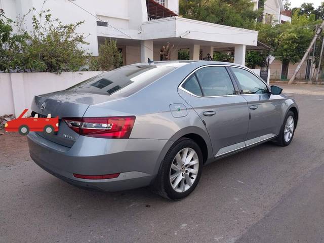 https://images10.gaadi.com/usedcar_image/4145305/original/processed_631b68e57adf4484247aeb34dfeba15b.jpg?imwidth=6401