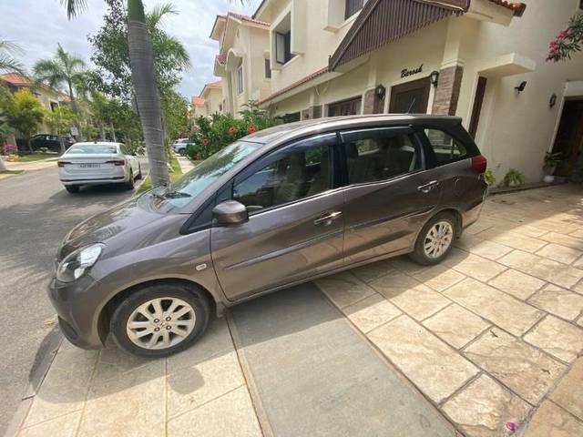 https://images10.gaadi.com/usedcar_image/4145367/original/processed_352b160e-cc76-4cb0-939b-d7f96b561453.jpeg?imwidth=6400