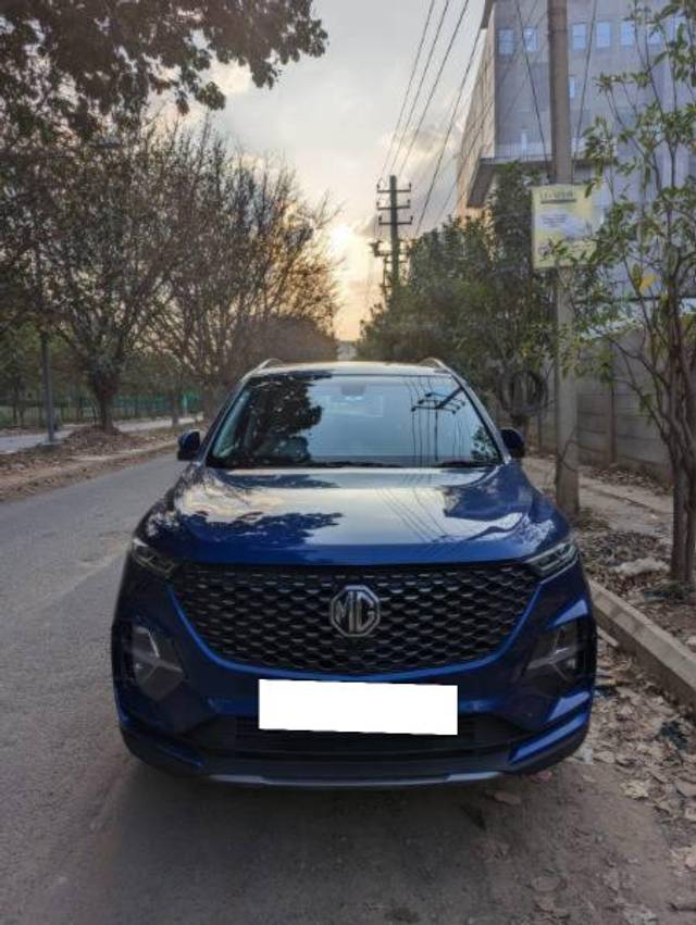 https://images10.gaadi.com/usedcar_image/4145408/original/processed_981f052f-d88e-497b-beb0-895ae35187e7.jpg?imwidth=6400