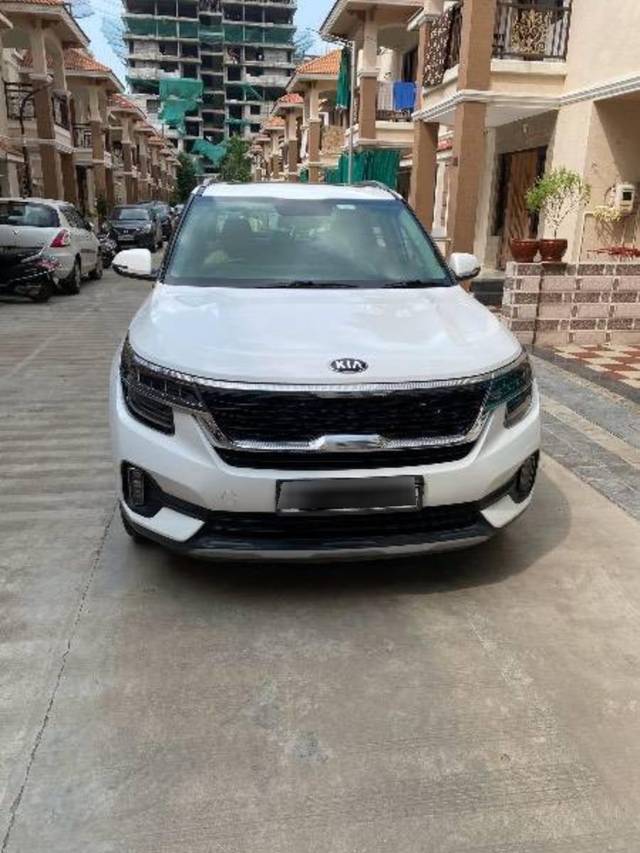 https://images10.gaadi.com/usedcar_image/4145444/original/processed_05531fcf-368f-49e1-8a2a-3cbaf6b277db.jpg?imwidth=6400