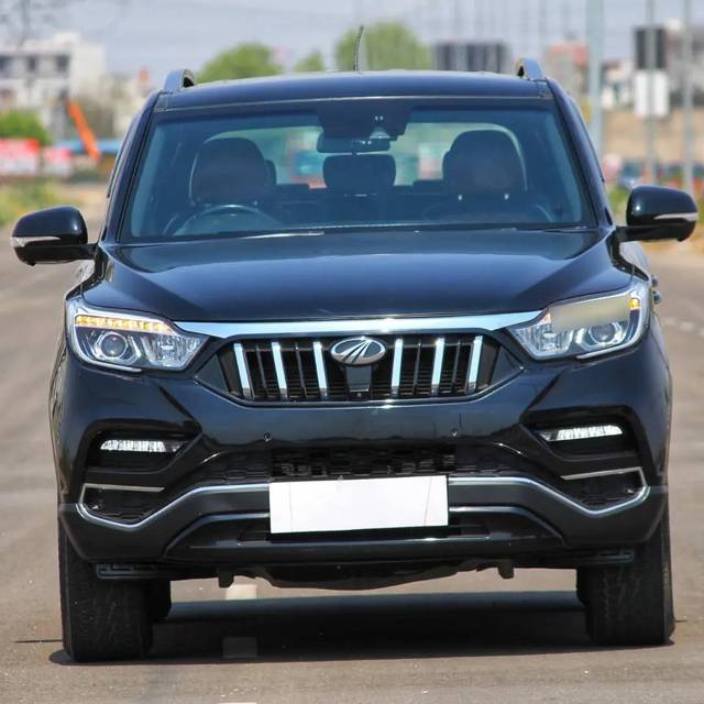 https://images10.gaadi.com/usedcar_image/4145452/original/processed_cea8f6e04664bb100c992f53b37922cf.jpg?imwidth=6402