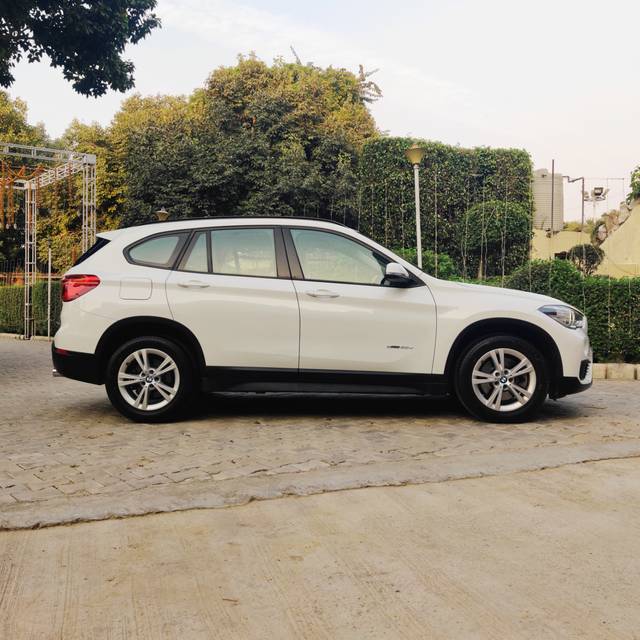 https://images10.gaadi.com/usedcar_image/4145509/original/feae5be75a6f473676d7e3eadc9e7c70.jpg?imwidth=6401