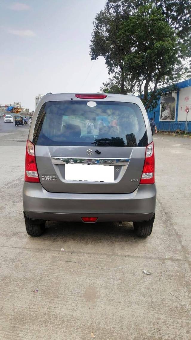 https://images10.gaadi.com/usedcar_image/4145552/original/processed_8a29709a9542fb9e8a59d43e5b20bb7b.jpg?imwidth=6402