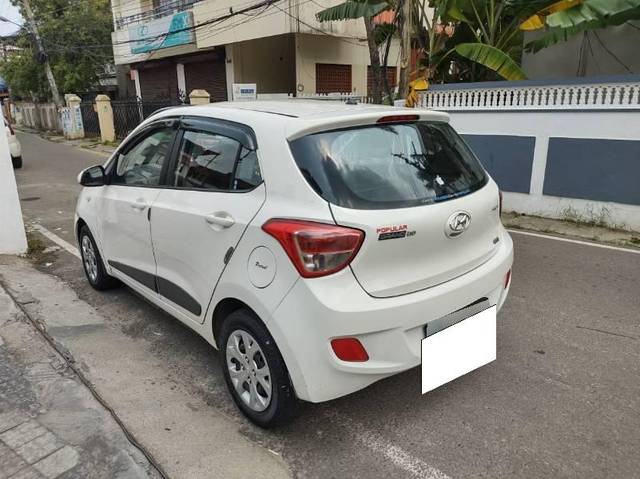 https://images10.gaadi.com/usedcar_image/4145604/original/processed_e6a73212-6cfe-4e31-b9aa-d5dbc189b08d.jpeg?imwidth=6402