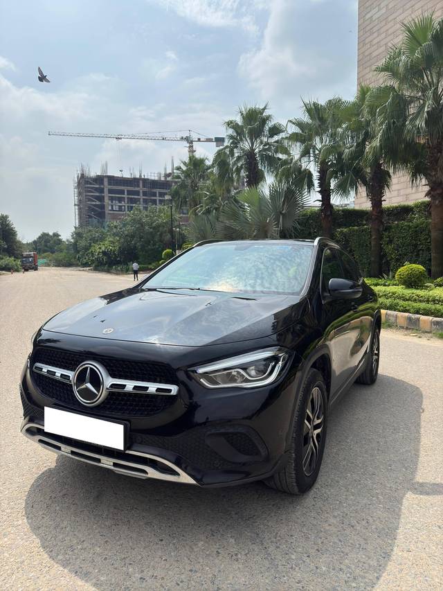 https://images10.gaadi.com/usedcar_image/4145780/original/processed_f224cb5bcb790853845d268fada9f8ef.jpg?imwidth=6402