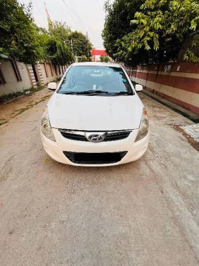 https://images10.gaadi.com/usedcar_image/4145816/original/processed_02185482-5db3-4a42-aa3d-c82380ce0360.jpeg?imwidth=6400