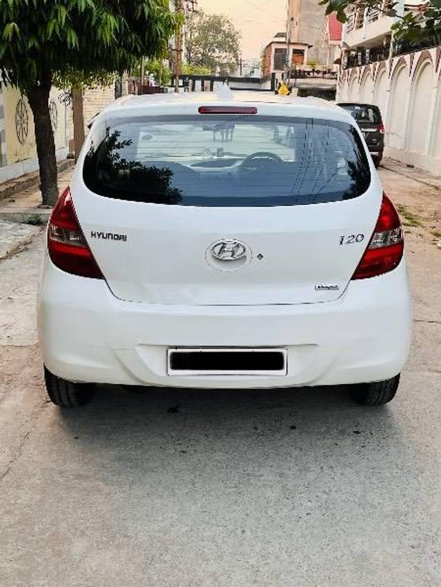 https://images10.gaadi.com/usedcar_image/4145816/original/processed_281fa9af-7682-4f77-8ee7-b1da1595d190.jpeg?imwidth=6401