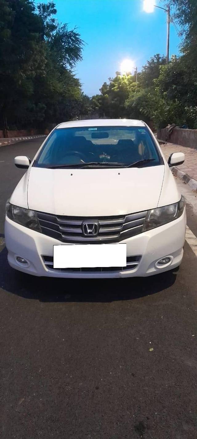 https://images10.gaadi.com/usedcar_image/4145890/original/processed_0e09de7513ef4781b11c703049e5f9b2.jpg?imwidth=6400