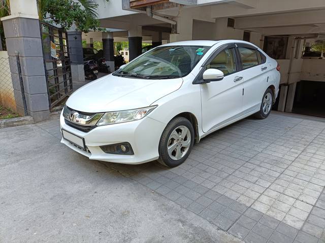 https://images10.gaadi.com/usedcar_image/4145960/original/1313819df47614022e3c9d64a339282d.jpg?imwidth=6402