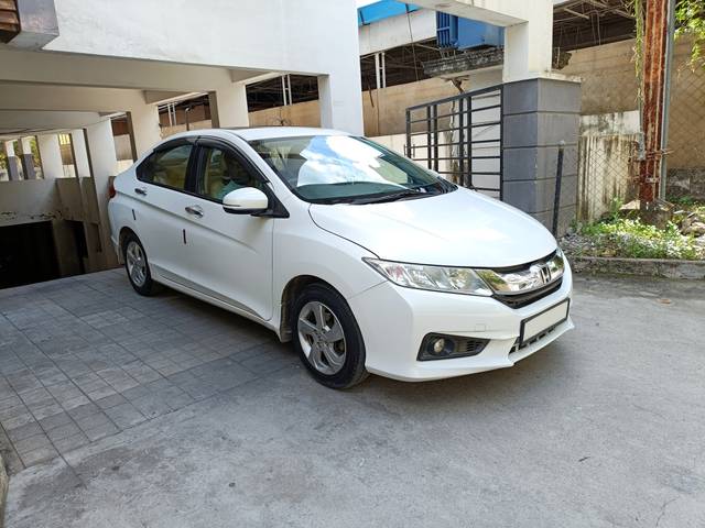 https://images10.gaadi.com/usedcar_image/4145960/original/4e1547ec7619c8a8d99d5b454b58df7b.jpg?imwidth=6400