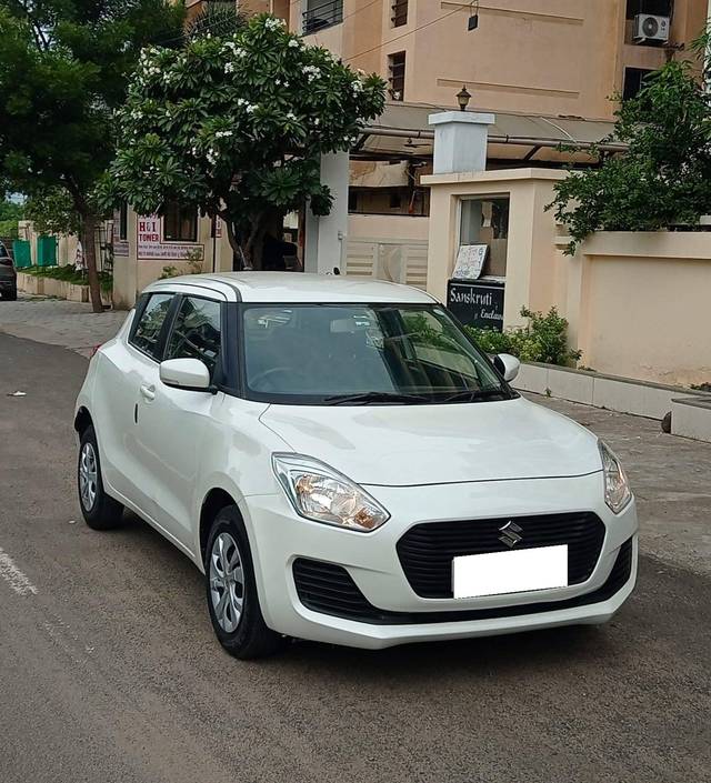 https://images10.gaadi.com/usedcar_image/4146065/original/processed_cc8c0dc7ac726f6615db5bbfcdfe6ff1.jpg?imwidth=6400