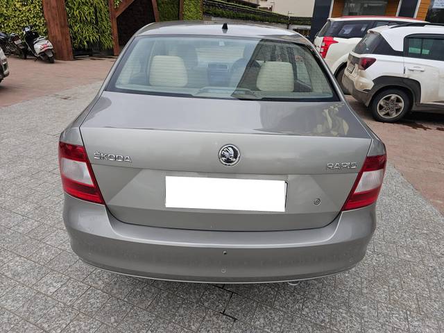 https://images10.gaadi.com/usedcar_image/4146078/original/processed_17c4cf04379bc79cc335631893ed1495.jpg?imwidth=6401