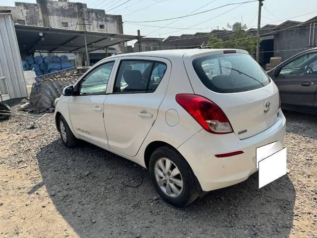 https://images10.gaadi.com/usedcar_image/4146231/original/processed_bc4c9ca9-926d-47b8-86c9-80e565caf970.jpg?imwidth=6401