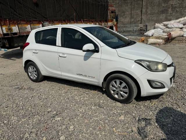 https://images10.gaadi.com/usedcar_image/4146231/original/processed_c4b00c0a-cb81-470f-9e8d-21759f8e6daf.jpg?imwidth=6400